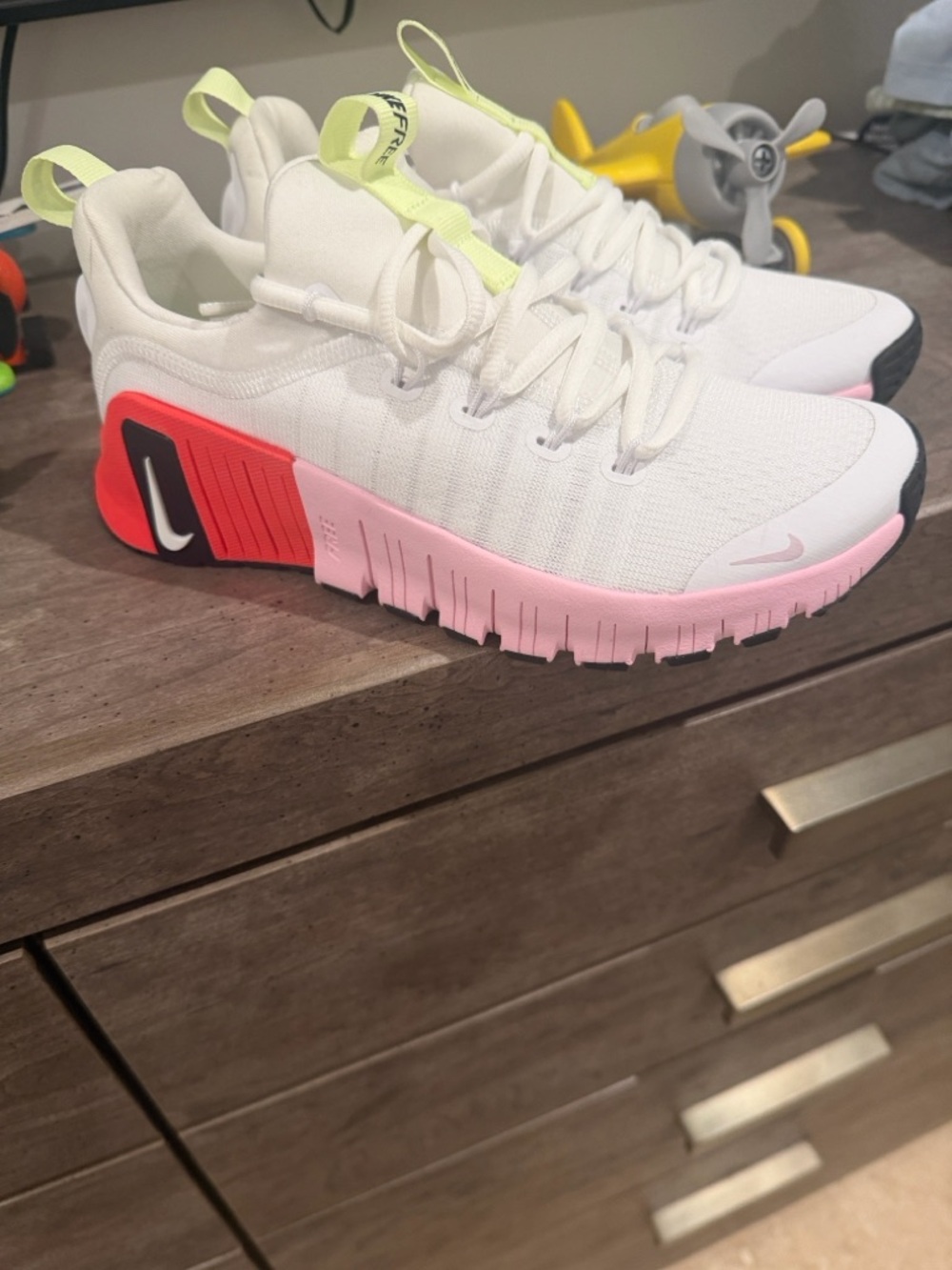 Nike Metcom White Trainers with Light Pink Midsole and Neon Yellow Pull Tabs